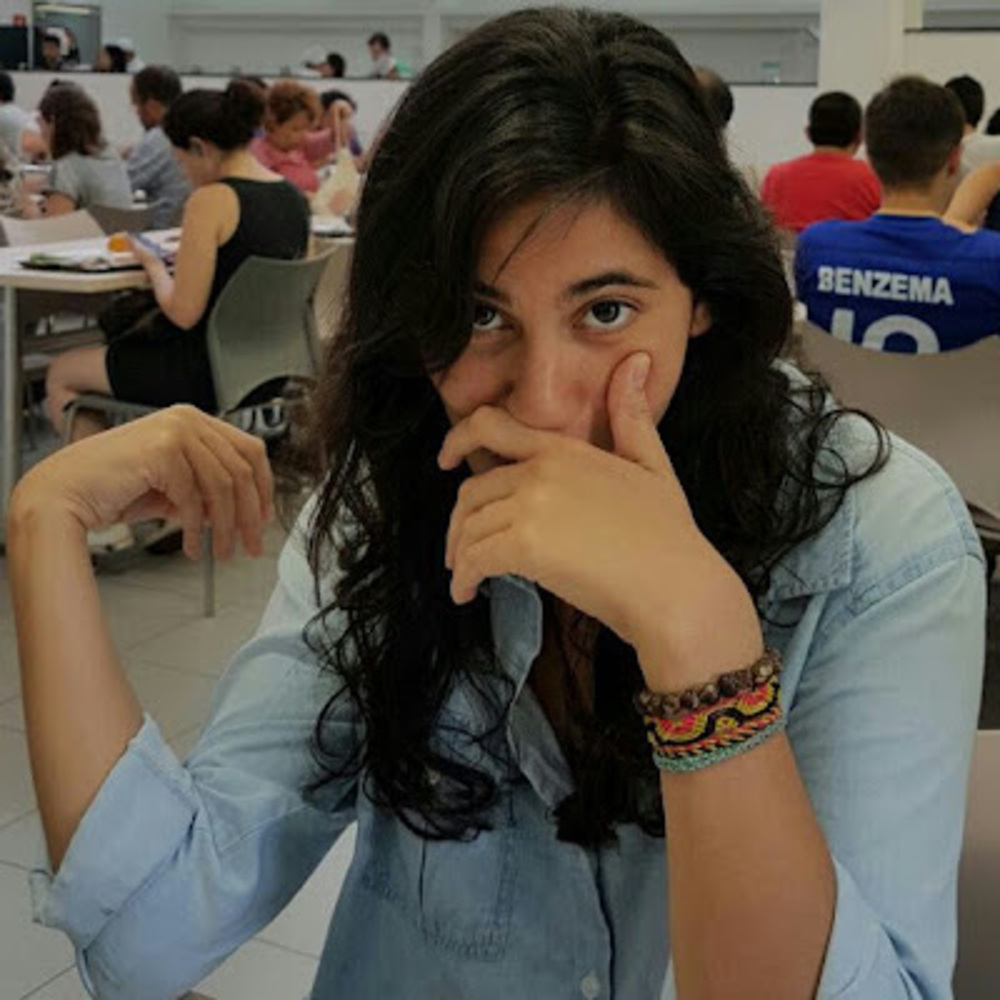 Meet your Posher, Larissa